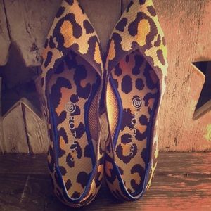 Pointed toe Rothys leopard print!!